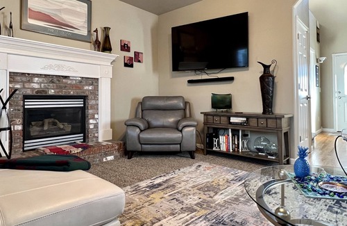 Meridian House | Gorgeous NW Meridian Home in Golf Course Community