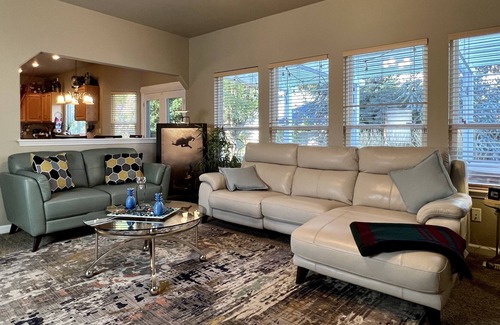 Meridian House | Gorgeous NW Meridian Home in Golf Course Community