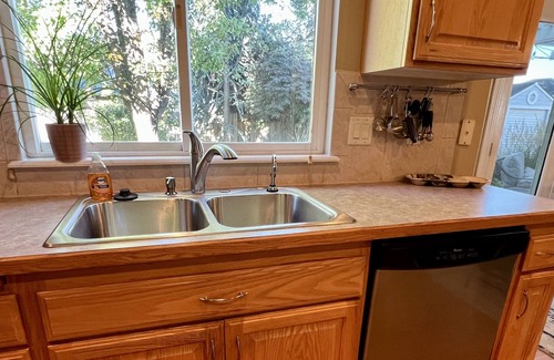 Meridian House | Gorgeous NW Meridian Home in Golf Course Community