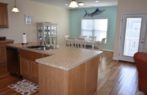Atlantic Beach Condo | Gorgeous Ocean Views - 1 min walk to beach access!