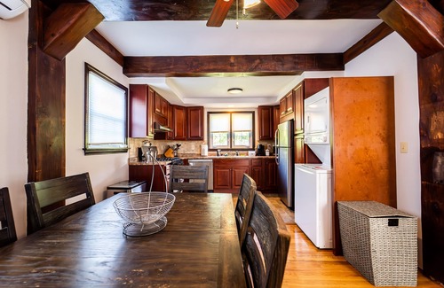 Fall River Condo | Gorgeous Ocean View Condo: 2 Bedroom Condo with 3 Queen Beds and Sleeps 6 Comfy!