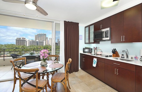 Waikiki Condo | Gorgeous partial Ocean View in the Heart of Waikiki! FREE Parking & Wi-Fi!
