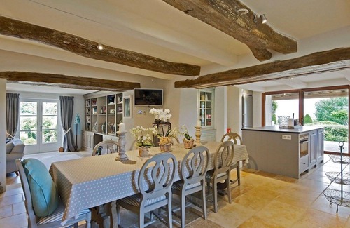 Lacoste House | Gorgeous Provencal Mas near Lacoste, one of the most beautiful villages in France