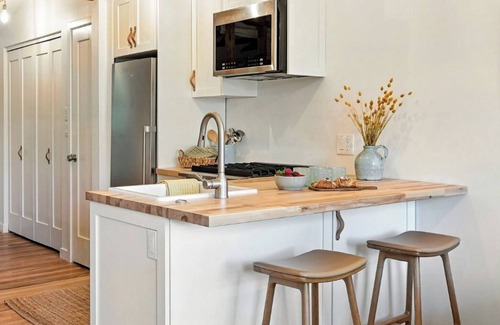 Lower Arapahoe Apartment | Gorgeous Refurbished Vintage Apt in the Heart of Boulder