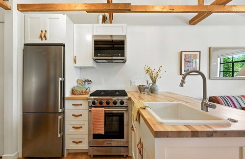 Lower Arapahoe Apartment | Gorgeous Refurbished Vintage Apt in the Heart of Boulder