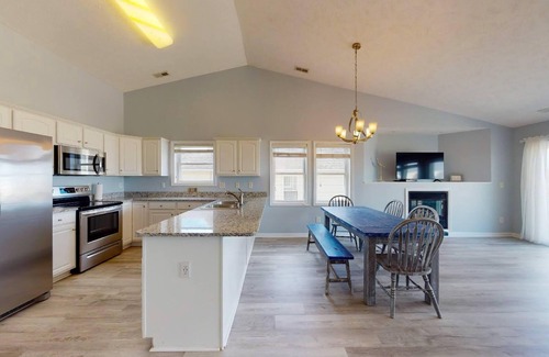 Surf City House | Gorgeous renovated townhome. Easy beach access - linens & beach gear included