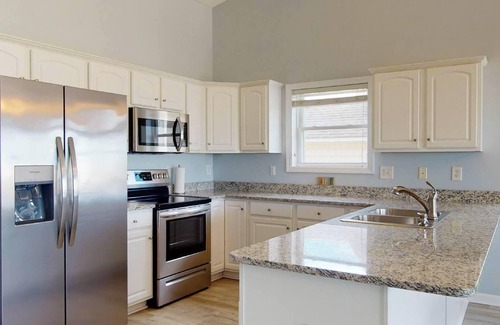 Surf City House | Gorgeous renovated townhome. Easy beach access - linens & beach gear included
