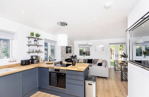 New Forest District Cottage | Gorgeous Seahaze Sleeps 8 Newforest+bikes/chef