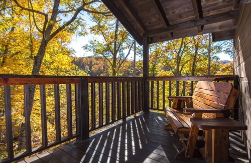 Gatlinburg - Pigeon Forge Cabin | Gorgeous, Secluded, SuperFast WiFi, NFL Sunday, Arcade, Gated, Fishing & 2 Pools