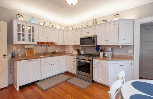 Falmouth House | Gorgeous Spacious Victorian Cape Cod Beach View Retreat