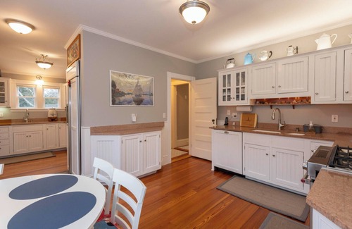Falmouth House | Gorgeous Spacious Victorian Cape Cod Beach View Retreat