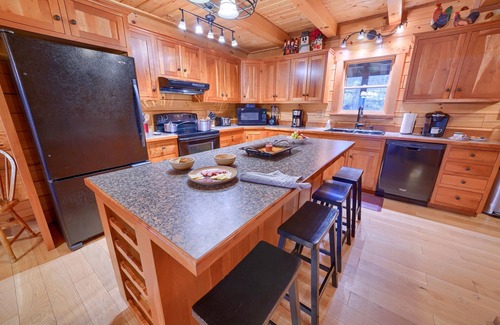 Laurelville Cabin | Gorgeous Starry Knight Lodge next to the Hocking Hills State Forest; Sleeps 12