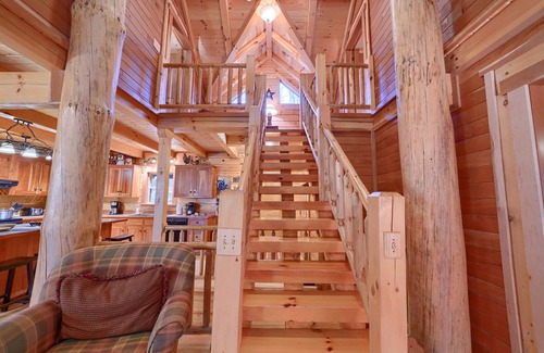 Laurelville Cabin | Gorgeous Starry Knight Lodge next to the Hocking Hills State Forest; Sleeps 12