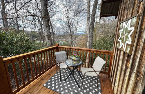 Cullowhee Apartment | Gorgeous studio cottage less than 1/2 mile from Western Carolina University!