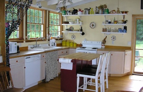 Fennville Cottage | Gorgeous sunsets, short walk to beach access