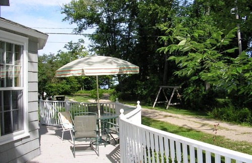 Fennville Cottage | Gorgeous sunsets, short walk to beach access