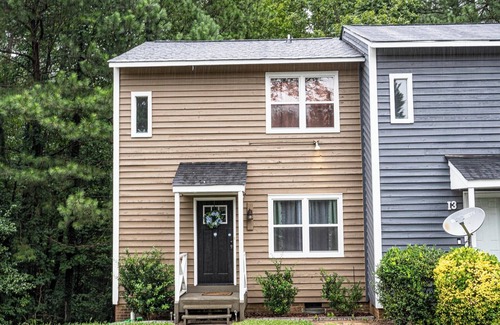 Durham House | Gorgeous & Tranquil Townhome for your next Solo, Couple, or Family adventure.