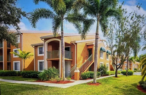 Naples Condo | Gorgeous two bedroom two bath condo in gated community minutes from the ocean.