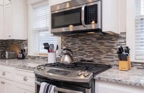 Roads End House | Gorgeous Unique Luxury Oceanview Home w/Spa. Easy walk to beach.