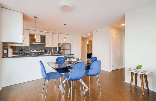 Crosstown Apartment | Gorgeous Unit with Beautiful City Views