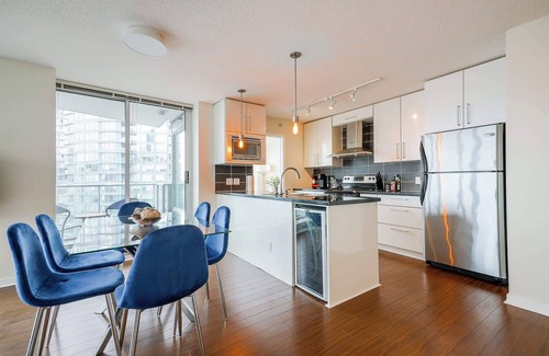 Crosstown Apartment | Gorgeous Unit with Beautiful City Views