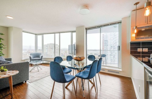 Crosstown Apartment | Gorgeous Unit with Beautiful City Views