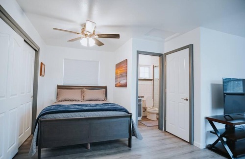 Chico House | Gorgeous Upstairs Studio with Patio and Laundry
