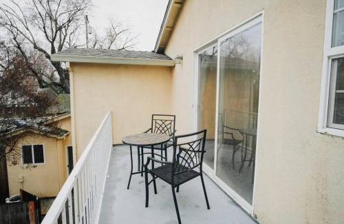Chico House | Gorgeous Upstairs Studio with Patio and Laundry