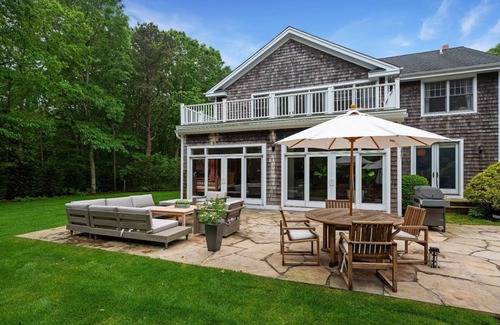 Wainscott House | Gorgeous East Hampton home close to the beach!