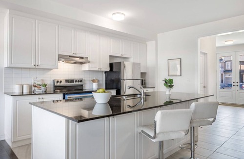 Alcona House | Gorgeous Vacation Home Near The Beach!nstunning townhouse!