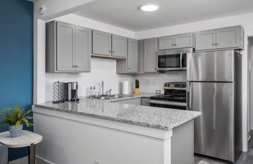 Forest Park Apartment | Gorgeous Views - Dog Friendly - Mins to Downtown