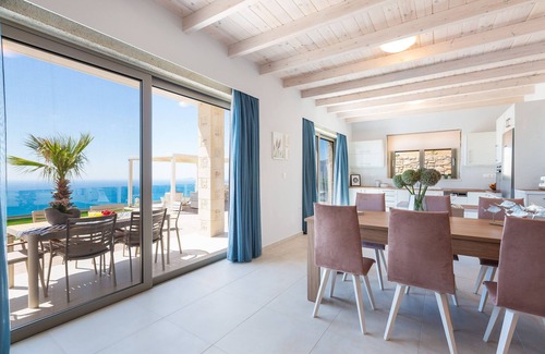 Zerviana Villa | Gorgeous Villa for 7 overlooking Phalasarna Beach