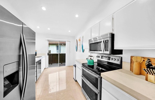 Monarch Beach Condo | Gorgeous! Walk to Beach! Pool & Patio! Fireplace! – It’s ‘JUST BEACHY’!