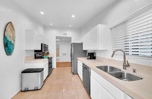 Monarch Beach Condo | Gorgeous! Walk to Beach! Pool & Patio! Fireplace! – It’s ‘JUST BEACHY’!