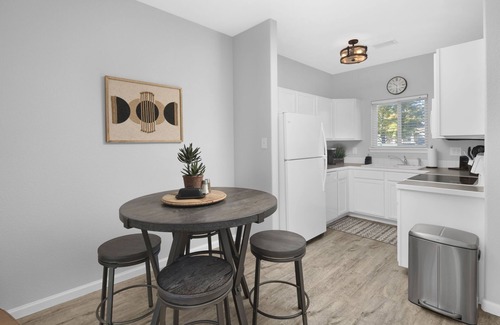 Windsor House | Gorgeous Windsor Lake Townhome - 2 Bed, 1 1/2 Bath