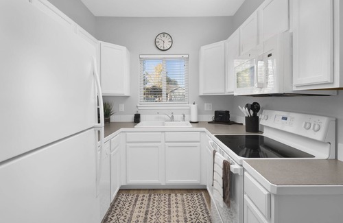 Windsor House | Gorgeous Windsor Lake Townhome - 2 Bed, 1 1/2 Bath