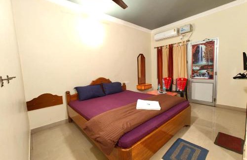 Puri Hotel | Goroomgo Hotel Rajeshwari Puri Near Sea Beach