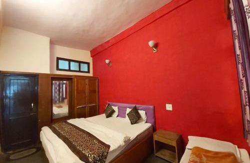 Nainital Hotel | Goroomgo Lake View Mall Road Nainital - Mountain View & Spacious Room
