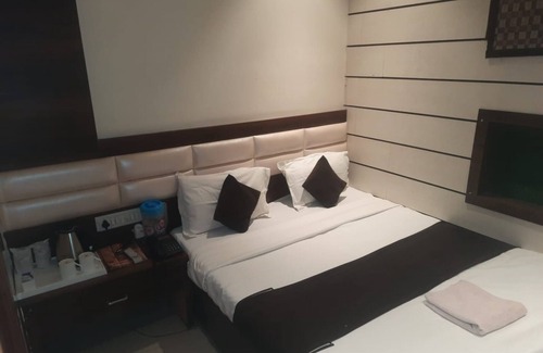 Kasauli Hotel | Goroomgo The Lotus Kalka