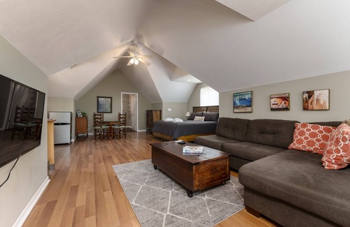 Douglas House | Goshorn Guest Suite - Studio apartment - walking distance to downtown Douglas!