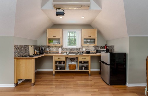Douglas House | Goshorn Guest Suite - Studio apartment - walking distance to downtown Douglas!
