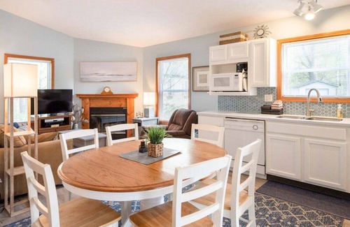 Saugatuck Cottage | Goshorn Lake Resort Cottage #25