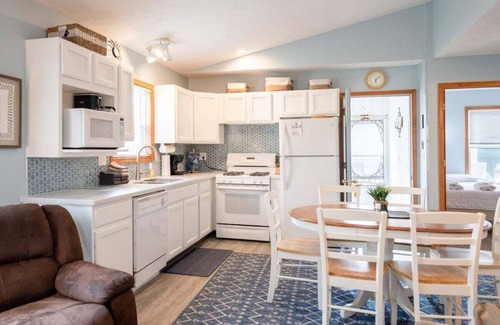 Saugatuck Cottage | Goshorn Lake Resort Cottage #25