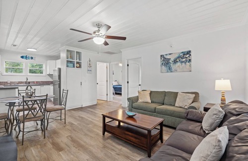 Crescent Beach Cottage | Got Wags Ocean View Haven Upper Level 2 BR Close to Beach
