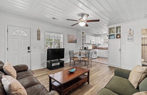 Crescent Beach Cottage | Got Wags Ocean View Haven Upper Level 2 BR Close to Beach
