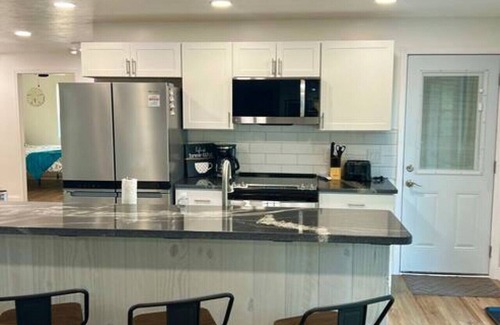 Geneva-on-the-Lake House | GOTL - Hot Tub - Wine Tours - Sunset Vacation Rentals