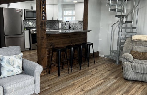Geneva-on-the-Lake House | GOTL Joe’s Bungalow - Sunset Vacation Rental