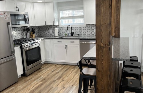 Geneva-on-the-Lake House | GOTL Joe’s Bungalow - Sunset Vacation Rental