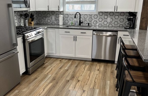 Geneva-on-the-Lake House | GOTL Joe’s Bungalow - Sunset Vacation Rental