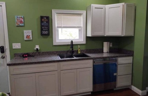 Geneva-on-the-Lake Cottage | GOTL Quiet Family Cottage: ctrl HVAC, kitchen, spa shower, jetted bath,14 guests